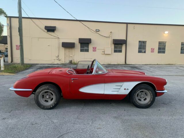 Chevrolet Corvette 1960 image number 33