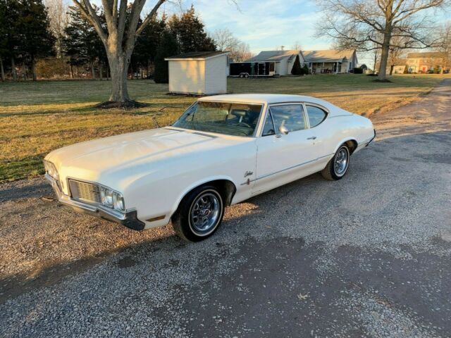 Oldsmobile Cutlass 1970 image number 0