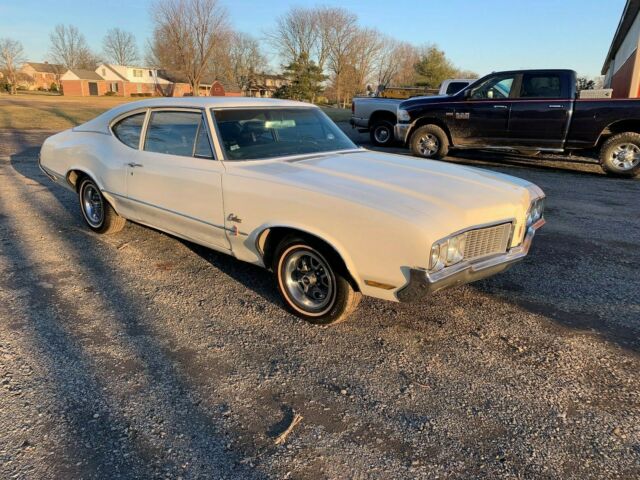 Oldsmobile Cutlass 1970 image number 1