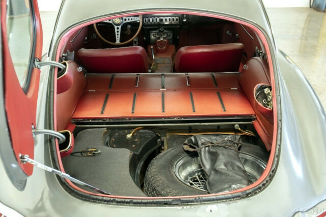 Jaguar E-Type 1968 image number 12