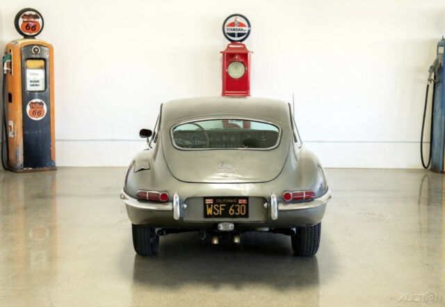 Jaguar E-Type 1968 image number 27