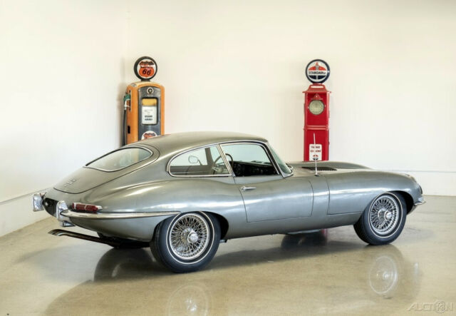 Jaguar E-Type 1968 image number 28