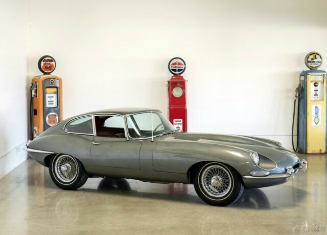 Jaguar E-Type 1968 image number 30