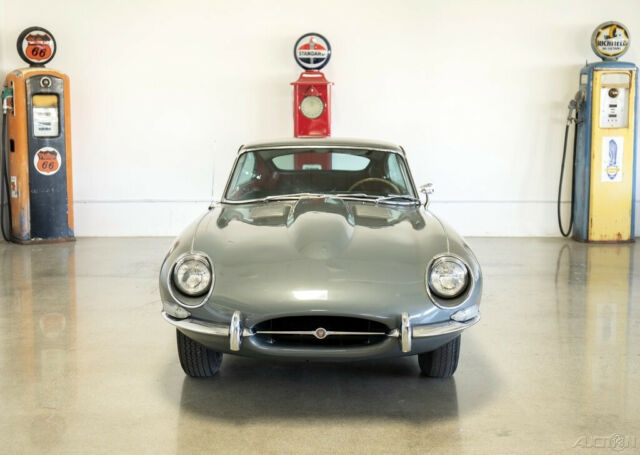 Jaguar E-Type 1968 image number 31