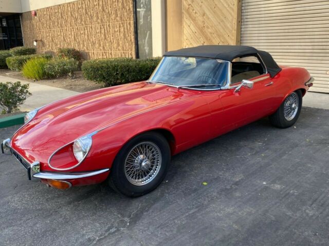 Jaguar E-Type 1972 image number 4