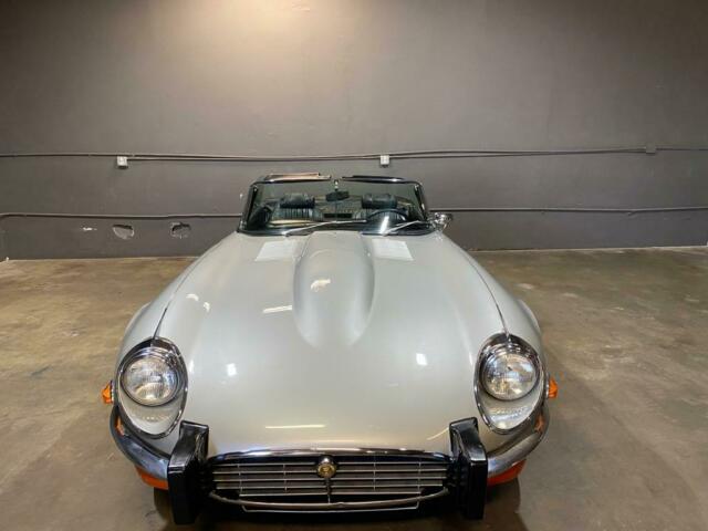 Jaguar E-Type 1974 image number 1