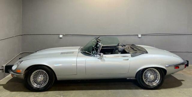 Jaguar E-Type 1974 image number 35