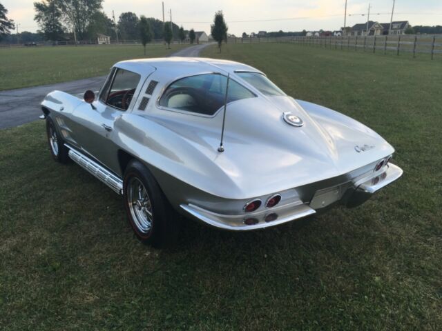 Chevrolet Corvette 1965 image number 1