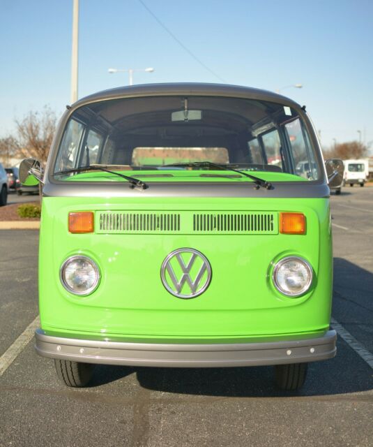 Volkswagen Bus/Vanagon 1973 image number 19