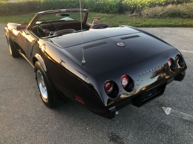 Chevrolet Corvette 1975 image number 10