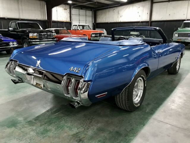 Oldsmobile Cutlass 1970 image number 28