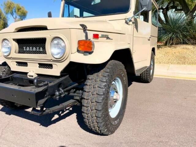 Toyota Land Cruiser 1970 image number 13