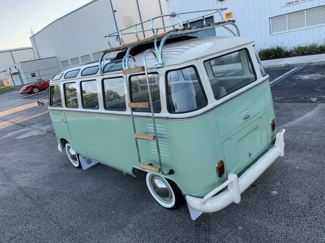 Volkswagen Bus/Vanagon 1975 image number 3