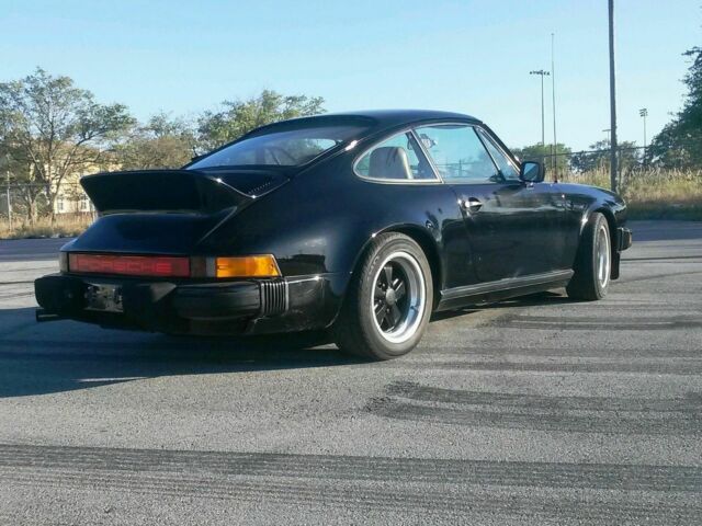 Porsche 911 1976 image number 2