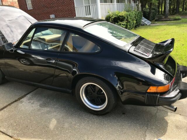 Porsche 911 1976 image number 24