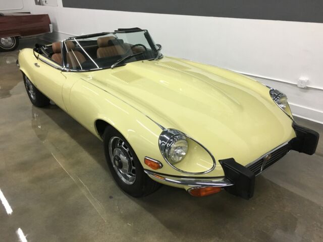 Jaguar E-Type 1974 image number 34