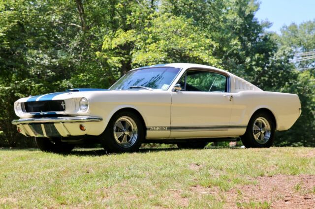 Ford Mustang 1965 image number 0