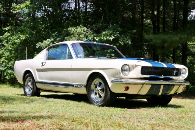 Ford Mustang 1965 image number 10