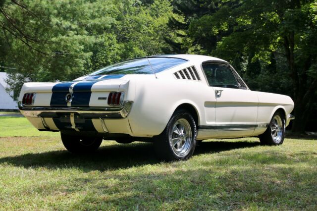 Ford Mustang 1965 image number 12