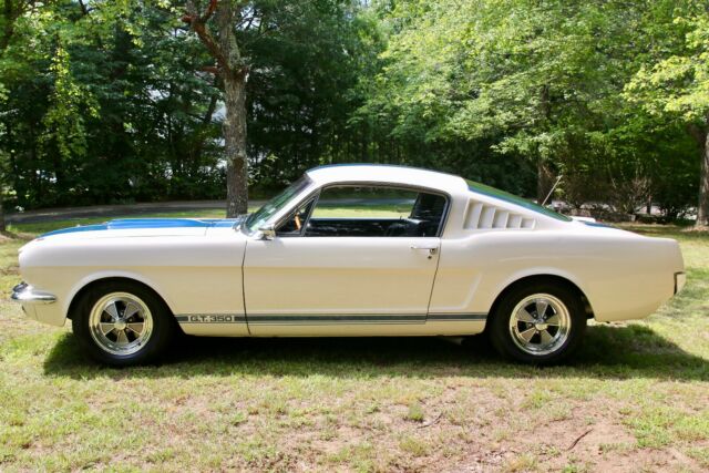 Ford Mustang 1965 image number 28