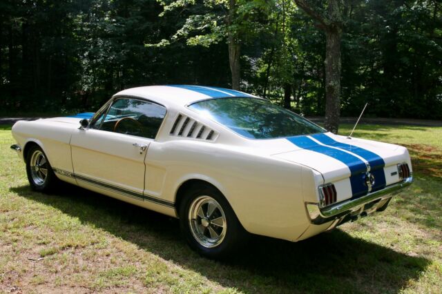 Ford Mustang 1965 image number 29