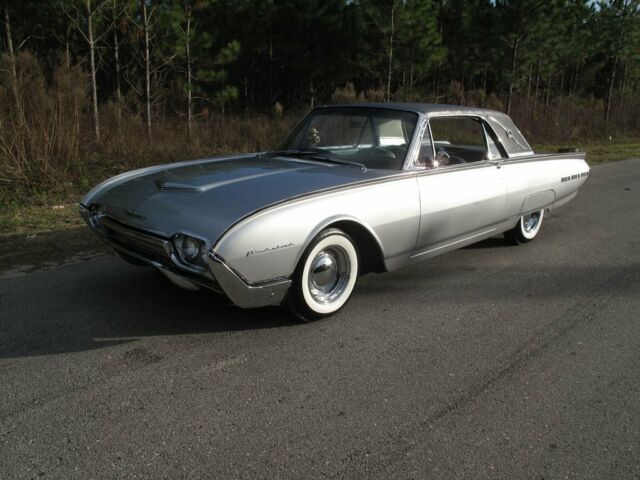 Ford Thunderbird 1962 image number 24