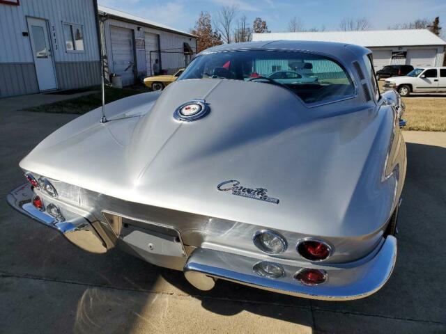 Chevrolet Corvette 1965 image number 11