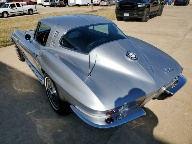 Chevrolet Corvette 1965 image number 14