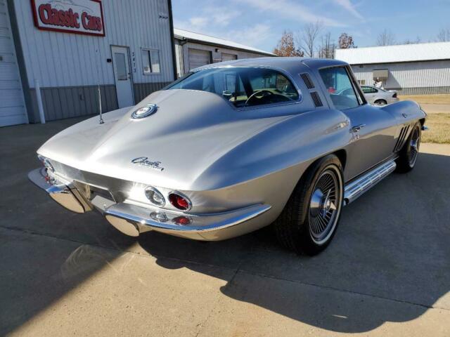 Chevrolet Corvette 1965 image number 32