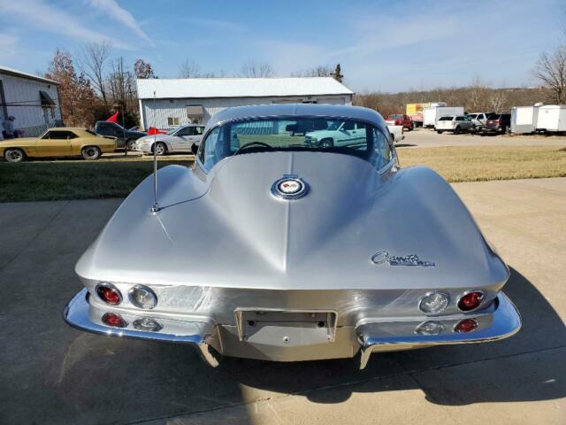 Chevrolet Corvette 1965 image number 36