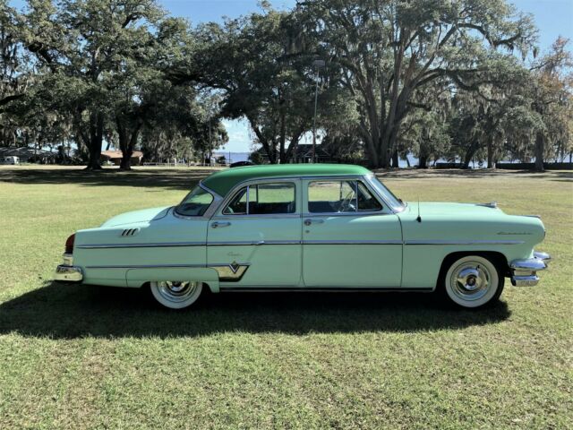 Lincoln Capri 1954 image number 21