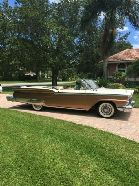 Ford Skyliner 1959 image number 0