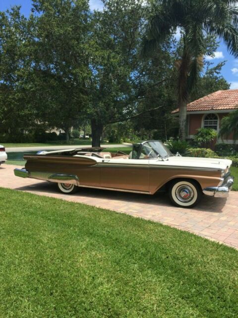 Ford Skyliner 1959 image number 1