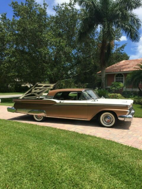 Ford Skyliner 1959 image number 10