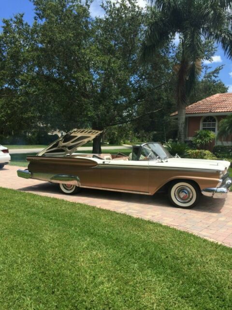 Ford Skyliner 1959 image number 2