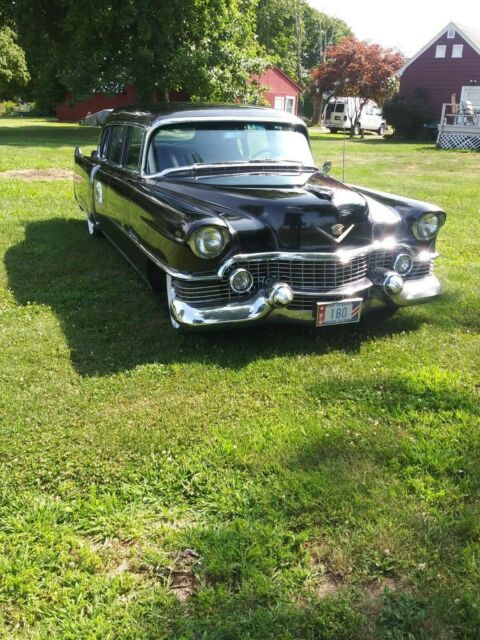 Cadillac Fleetwood 1954 image number 2