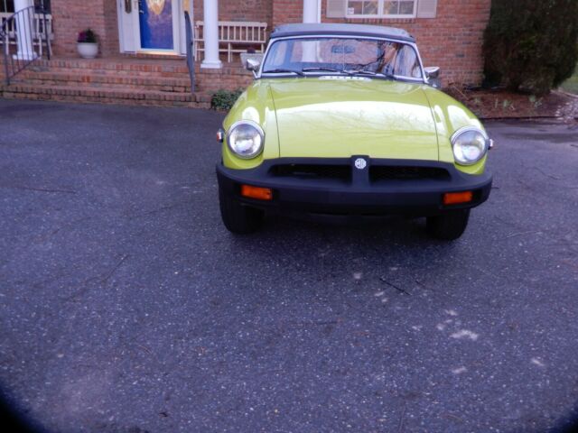 MG MGB 1974 image number 1