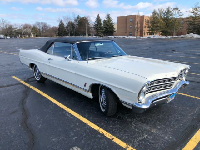 Ford Galaxie 1967 image number 2