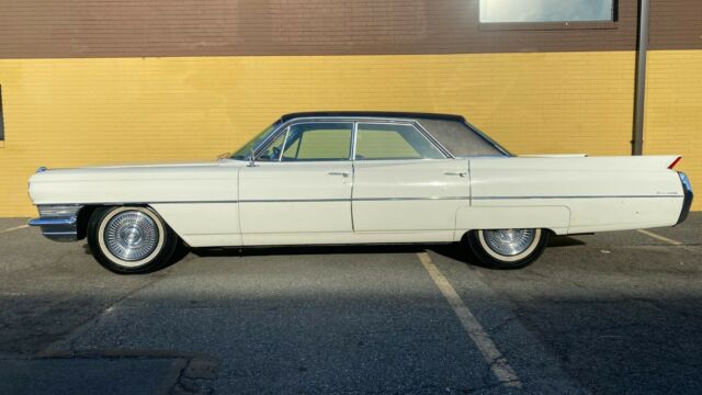 Cadillac DeVille 1964 image number 2