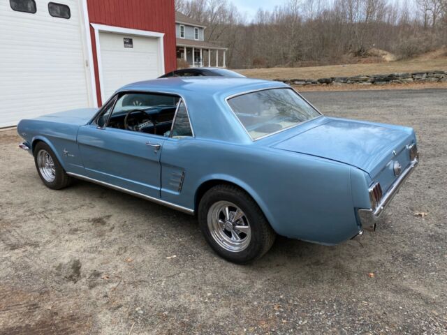 Ford Mustang 1966 image number 2