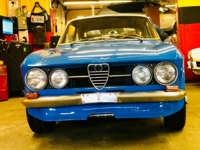 Alfa Romeo GTV 1969 image number 1