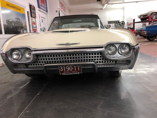 Ford Thunderbird 1962 image number 3