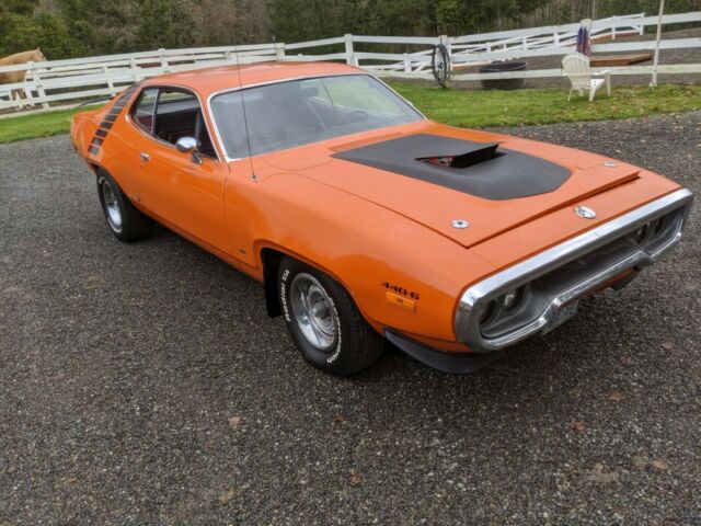 Plymouth Road Runner 1972 image number 32