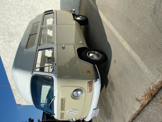 Volkswagen Bus/Vanagon 1972 image number 13