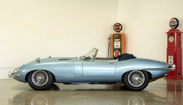 Jaguar E-Type 1963 image number 1