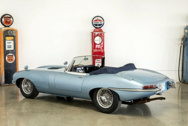 Jaguar E-Type 1963 image number 2