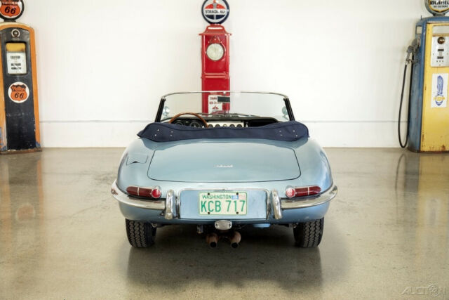 Jaguar E-Type 1963 image number 27