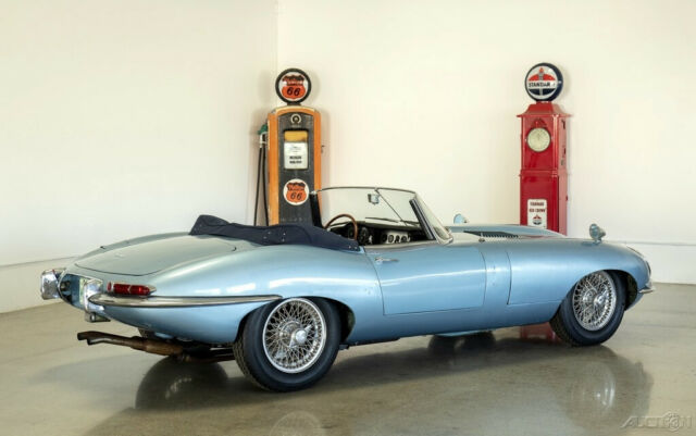 Jaguar E-Type 1963 image number 28