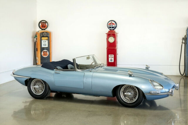 Jaguar E-Type 1963 image number 30