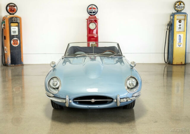 Jaguar E-Type 1963 image number 31